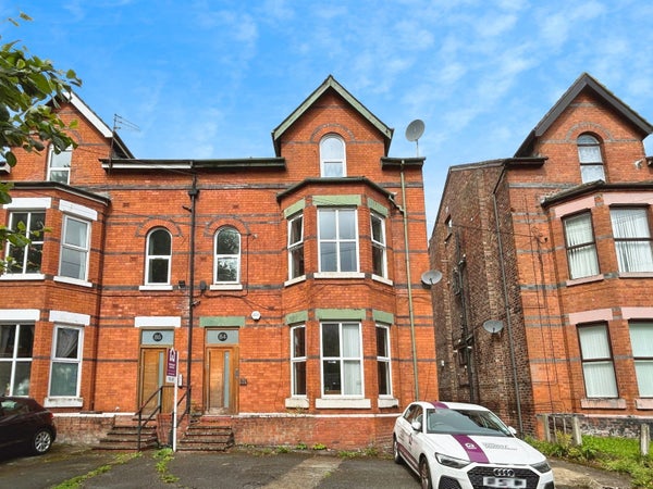 Flat Clyde Road in Manchester