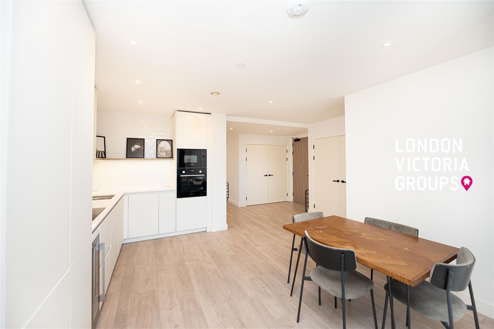 Flat Beresford Avenue in Greater London