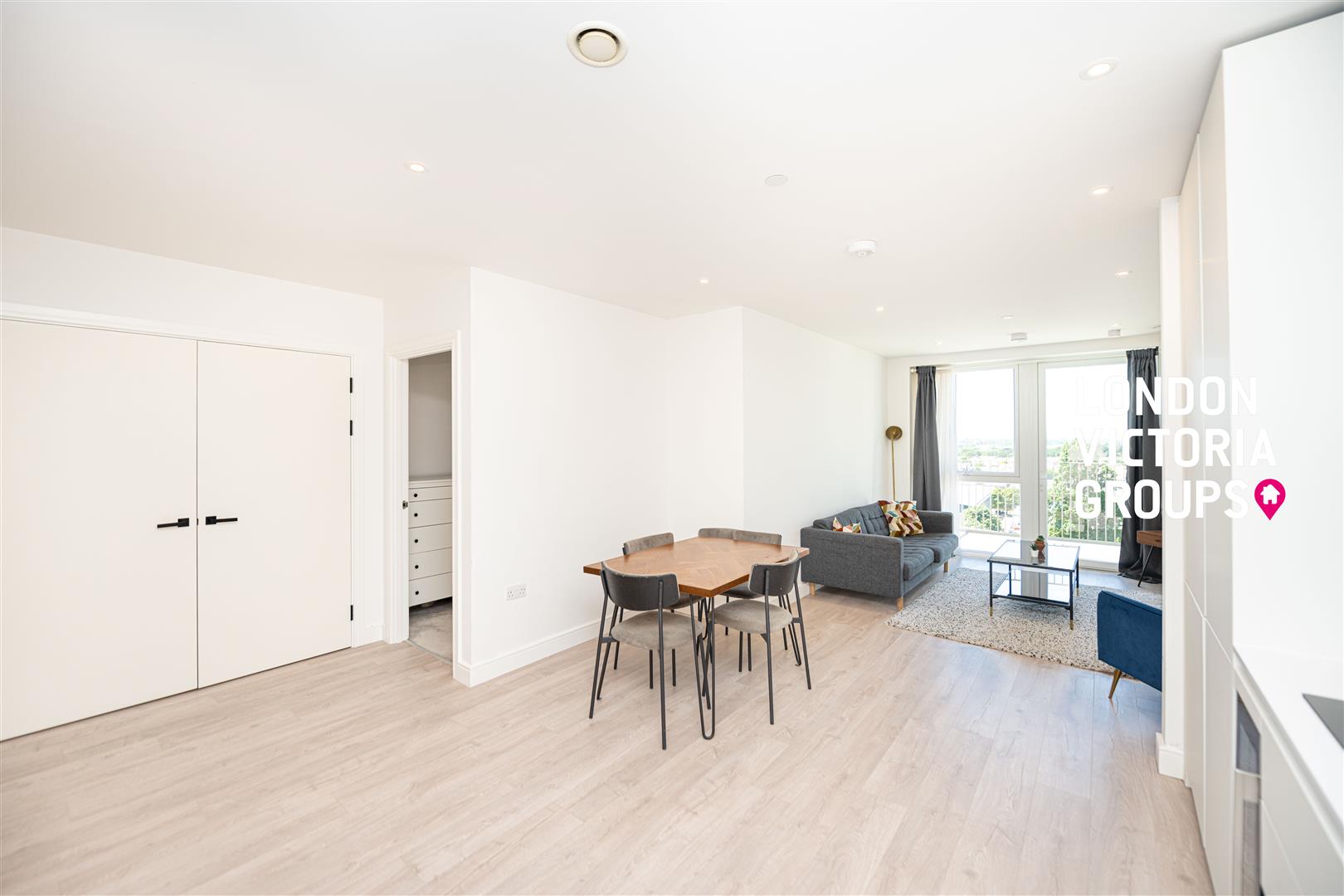 Flat Beresford Avenue in Greater London