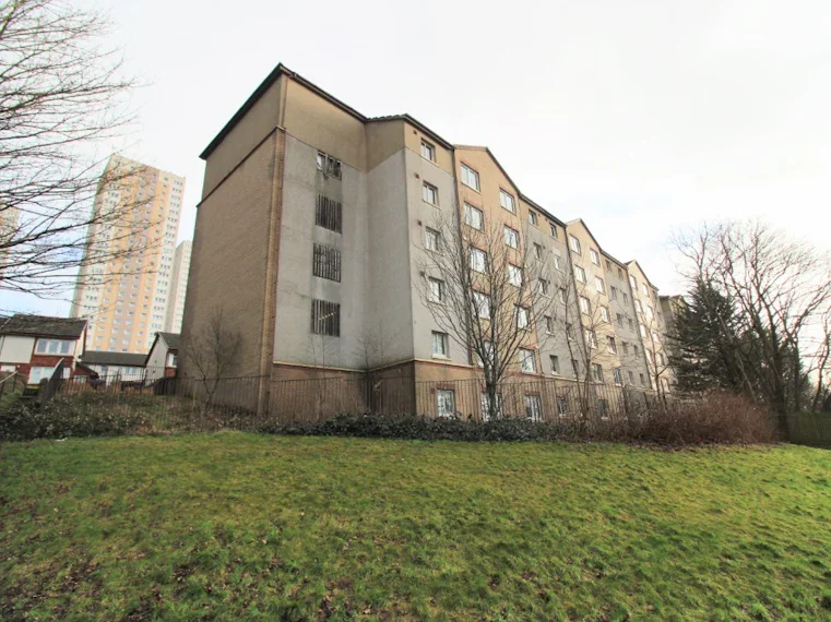 Flat Crosslet Road in Dumbarton