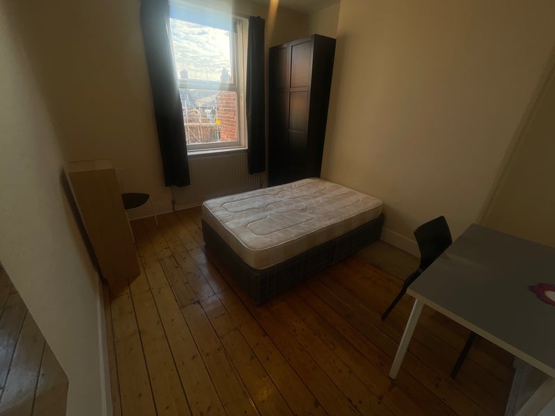 Room Oxnam Crescent in Newcastle upon Tyne