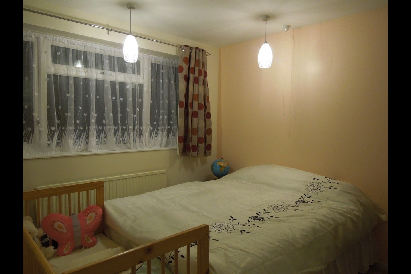 Flat Lloyd Court in Greater London