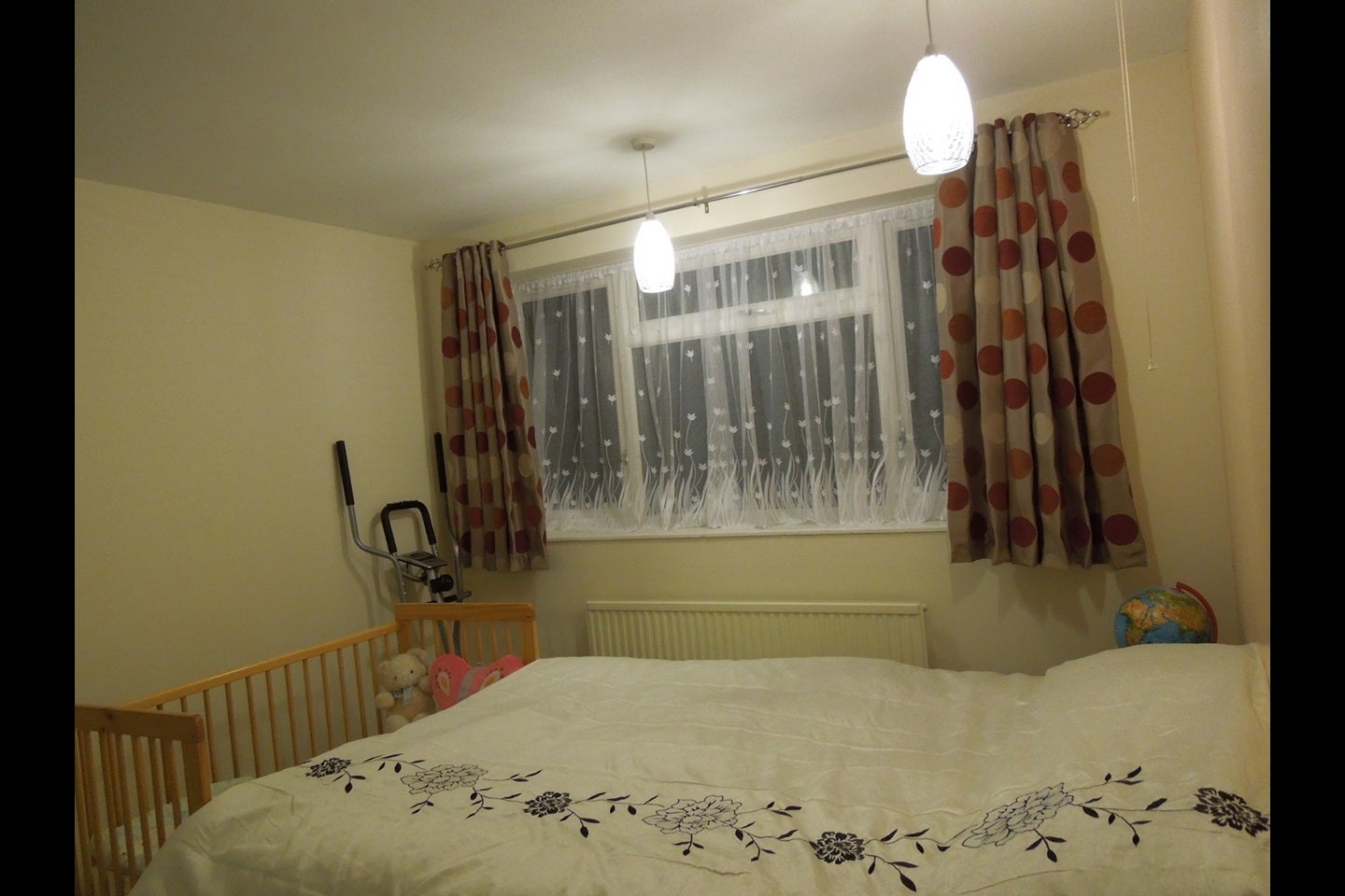 Flat Lloyd Court in Greater London