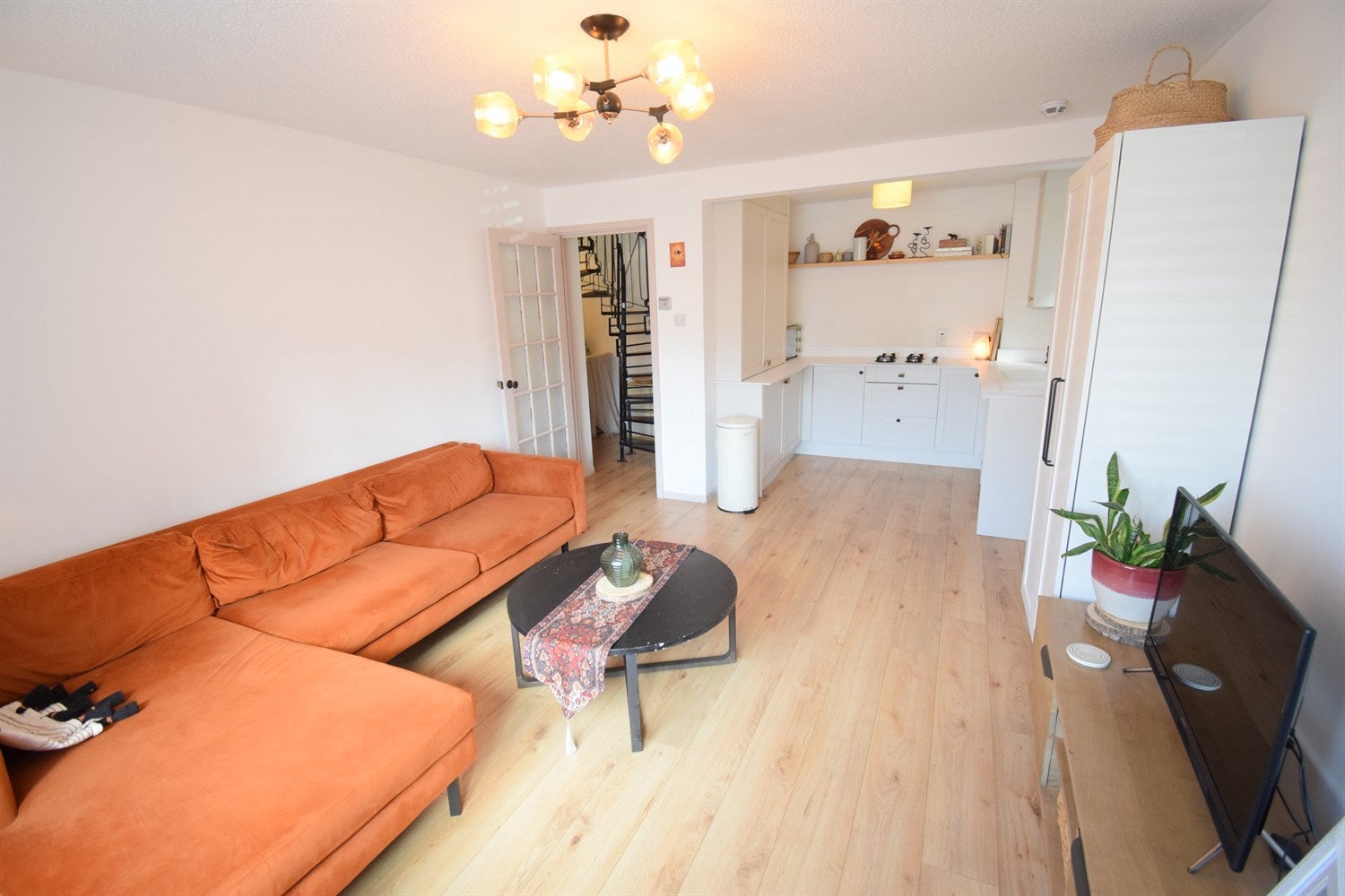 Flat Roath Dock Road in Cardiff