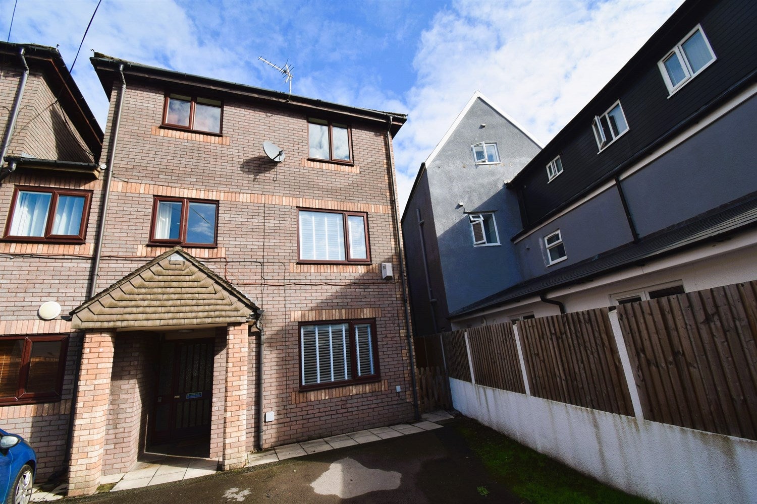Flat Roath Dock Road in Cardiff