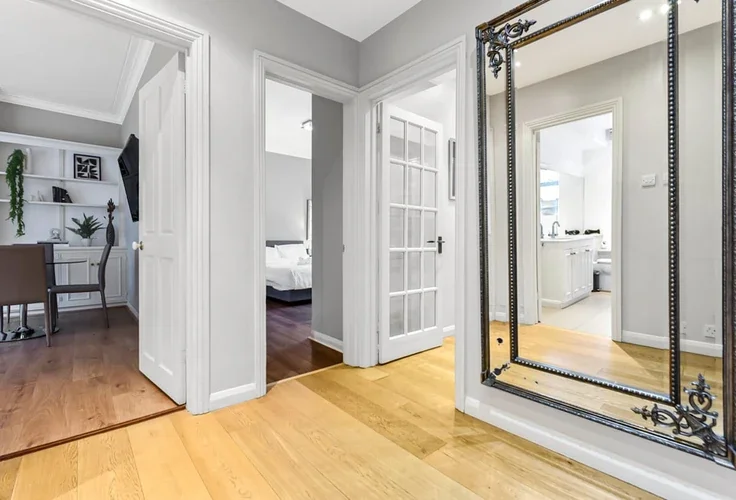 Flat Reeves Mews in City of Westminster