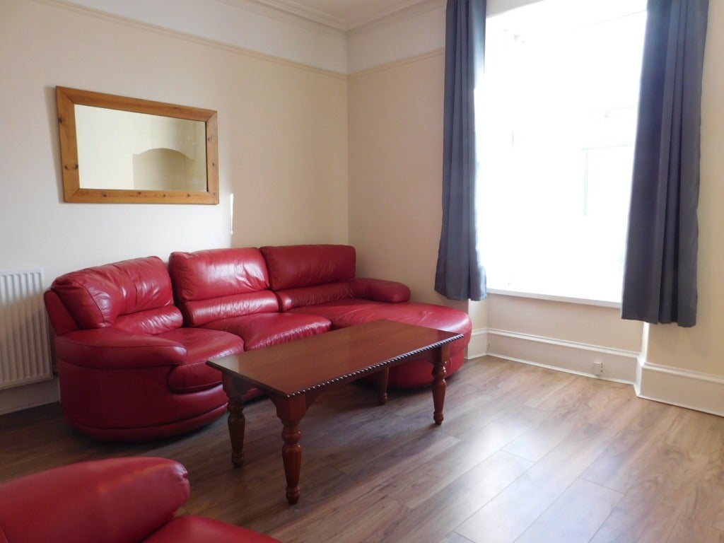 Flat Rosemount Place in Aberdeen City