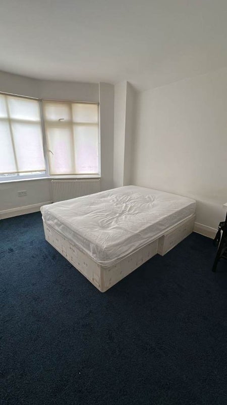 Room The Warren in Greater London