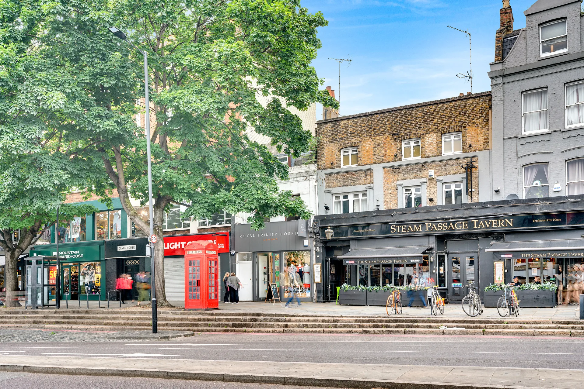 Flat Upper Street in Greater London