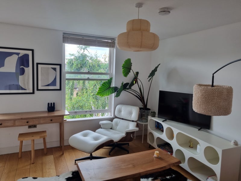 Flat Underhill Road in Greater London