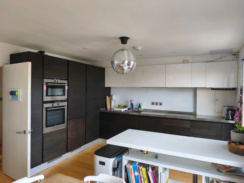 Flat Underhill Road in Greater London