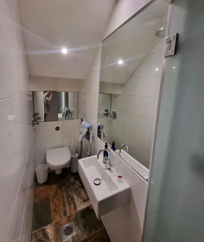 Flat Underhill Road in Greater London