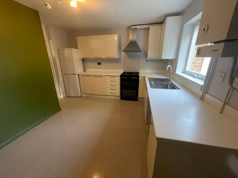 House Aplin Way in Greater London