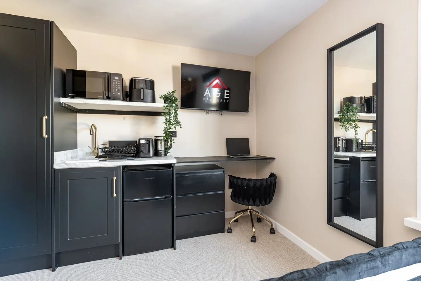 Room Cowper Road in Gillingham