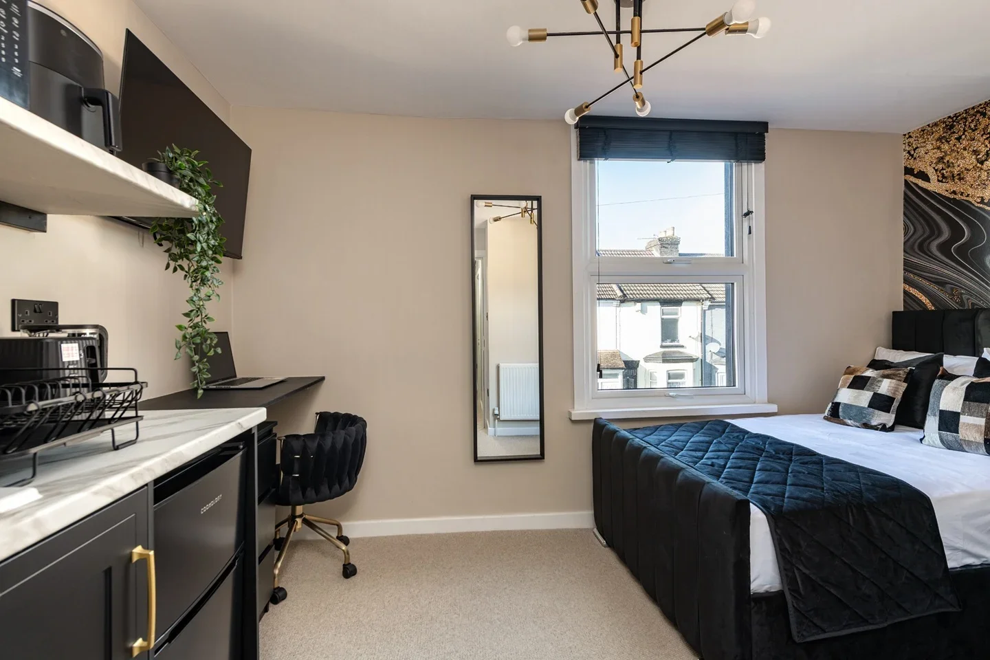 Room Cowper Road in Gillingham