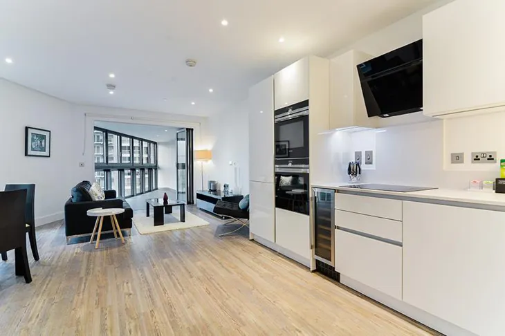Flat Leman Street in Greater London