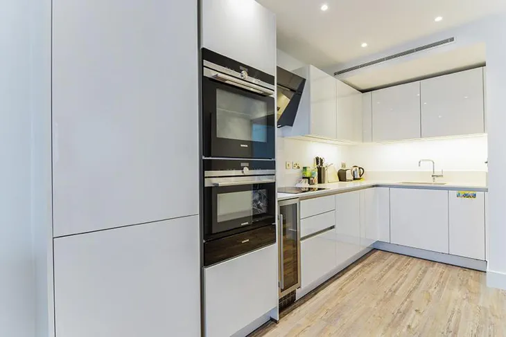 Flat Leman Street in Greater London