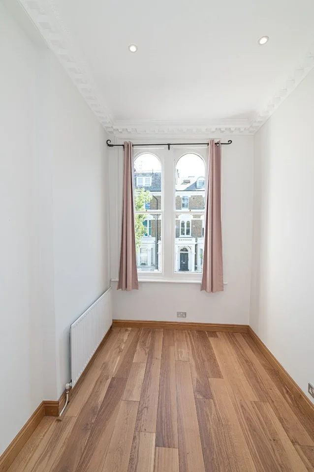 Flat Sinclair Road in Greater London