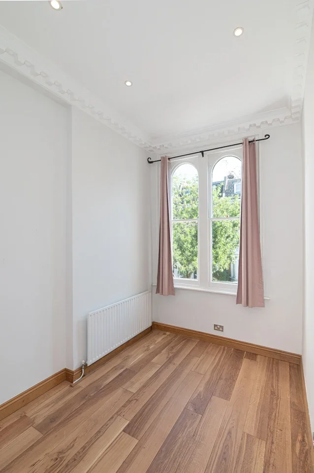 Flat Sinclair Road in Greater London
