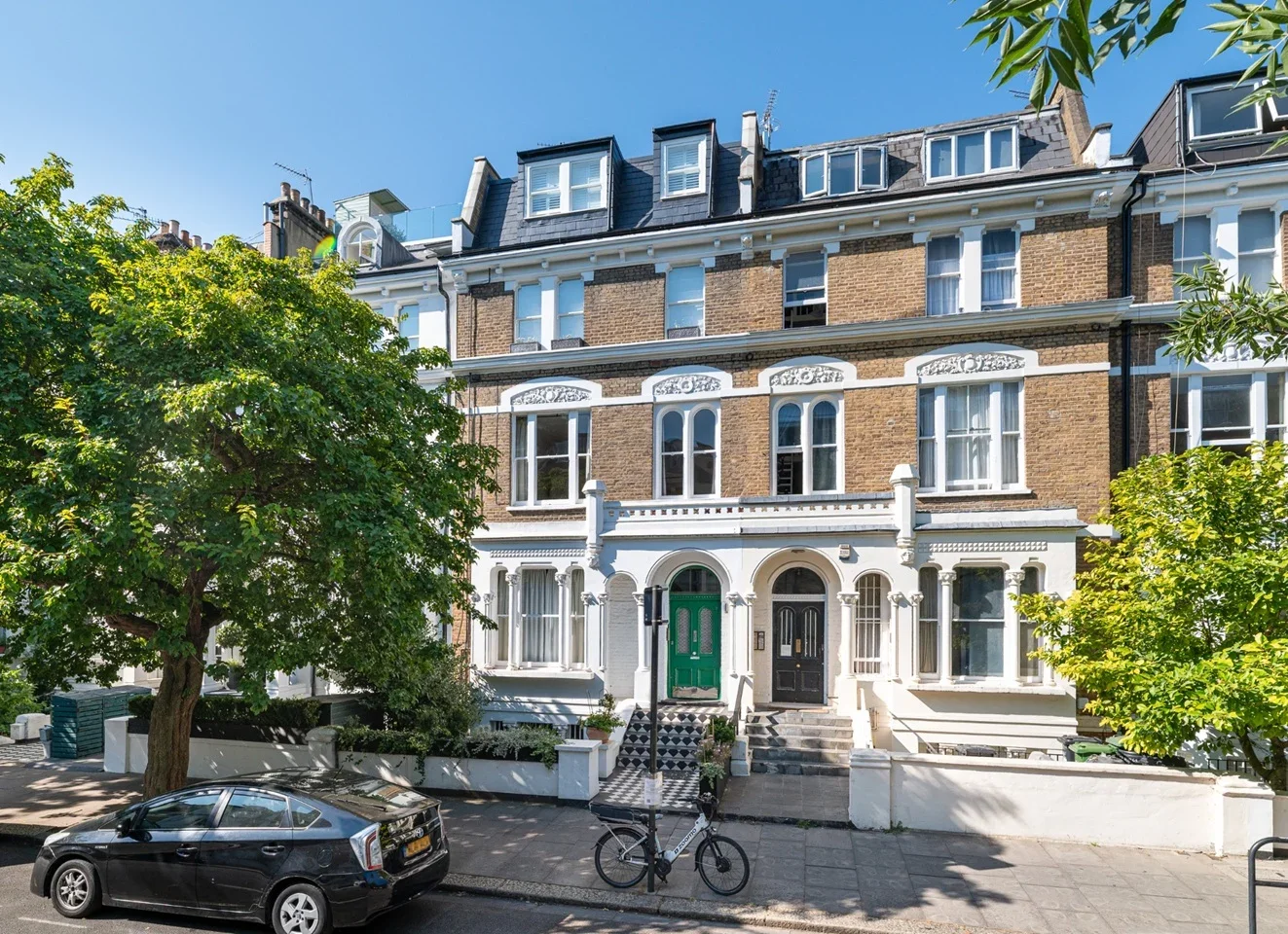 Flat Sinclair Road in Greater London