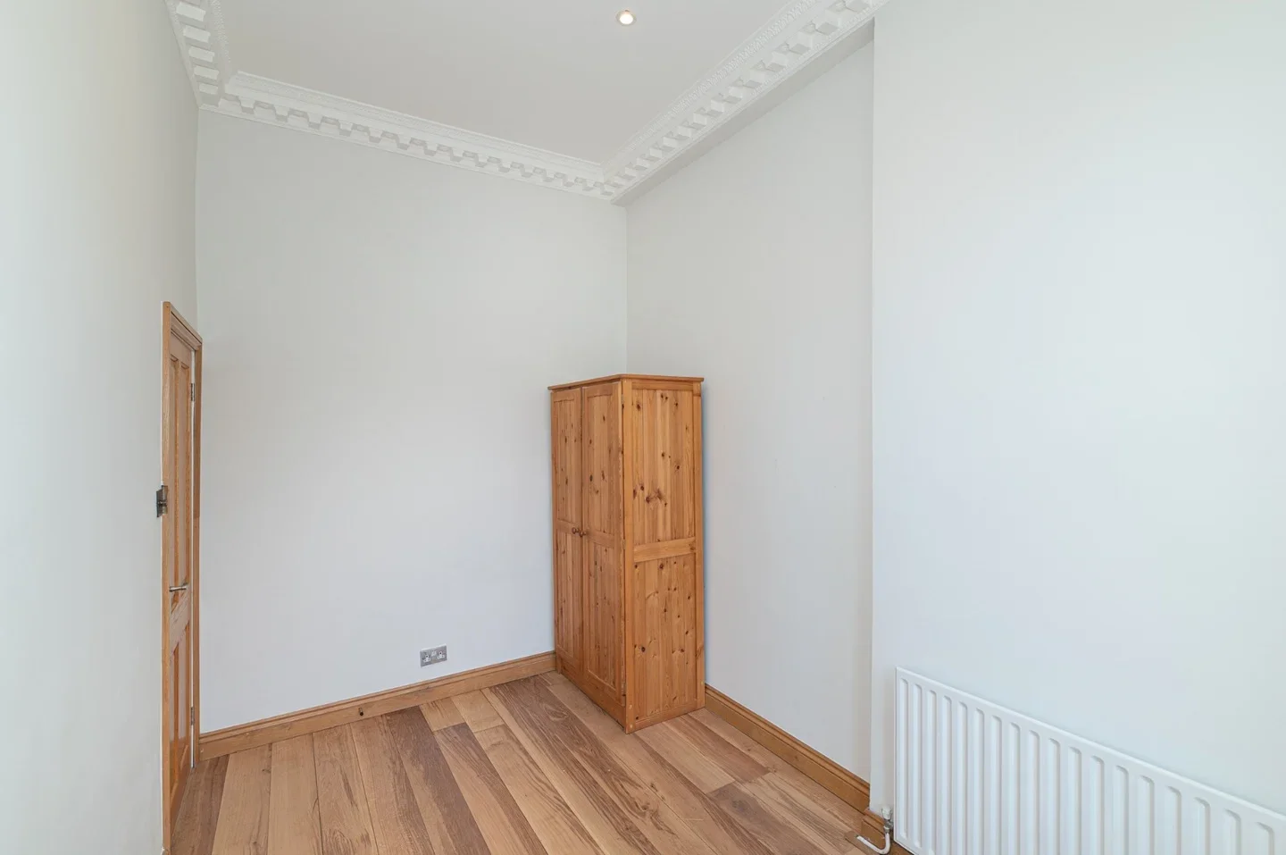 Flat Sinclair Road in Greater London