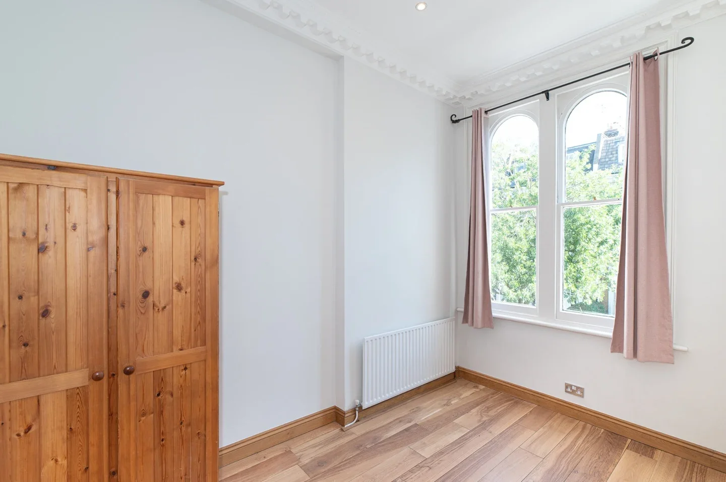 Flat Sinclair Road in Greater London