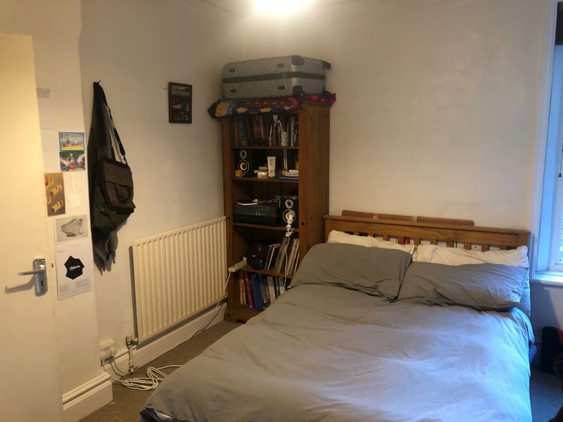 Room Bushey Hill Road in Greater London