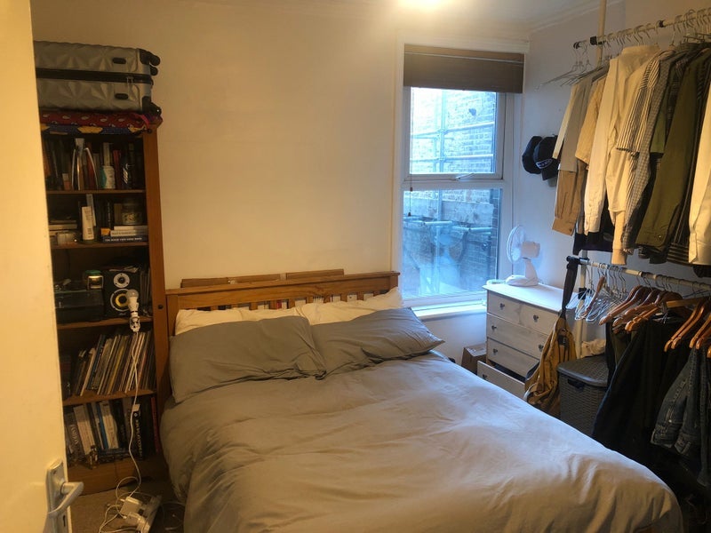 Room Bushey Hill Road in Greater London