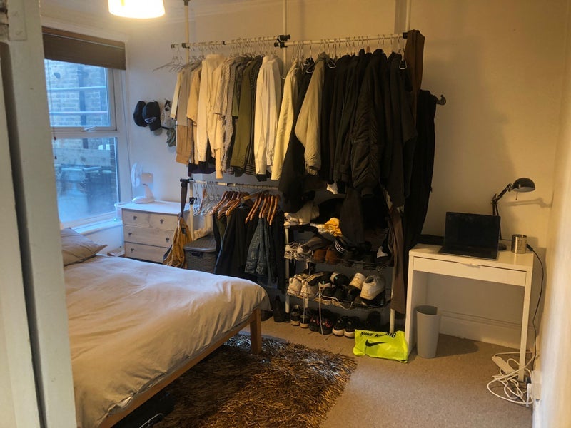 Room Bushey Hill Road in Greater London