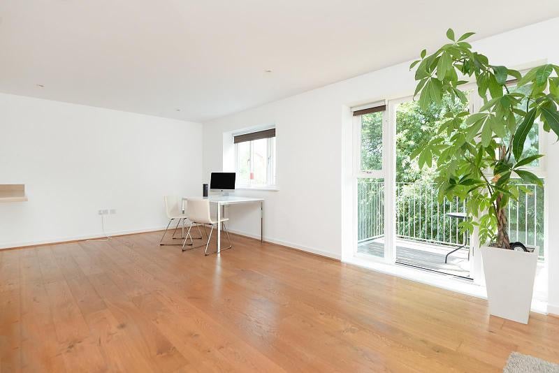 Flat Westwood Drive in Canterbury