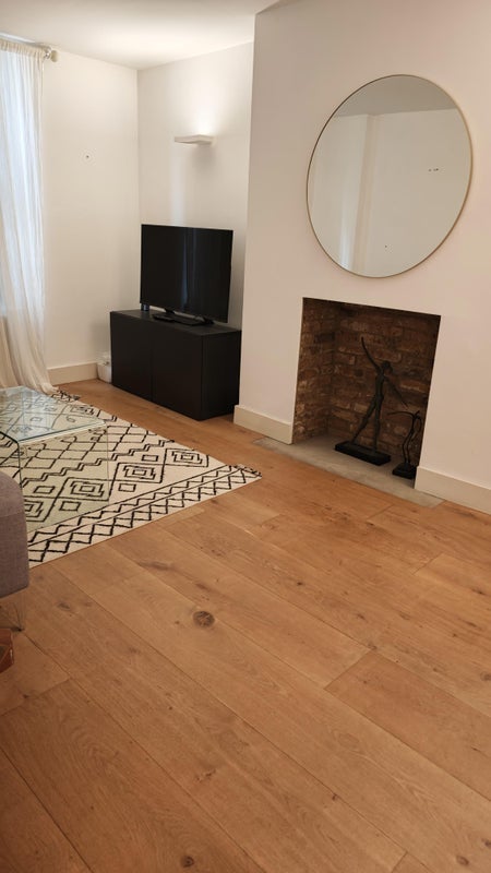 Room Moreton Place in City of Westminster