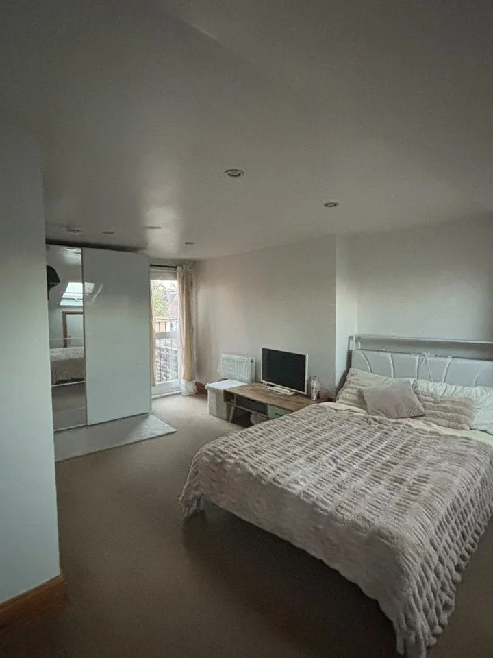 Room Macdonald Road in Greater London