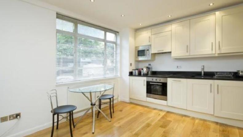 Flat Sloane Avenue in Greater London