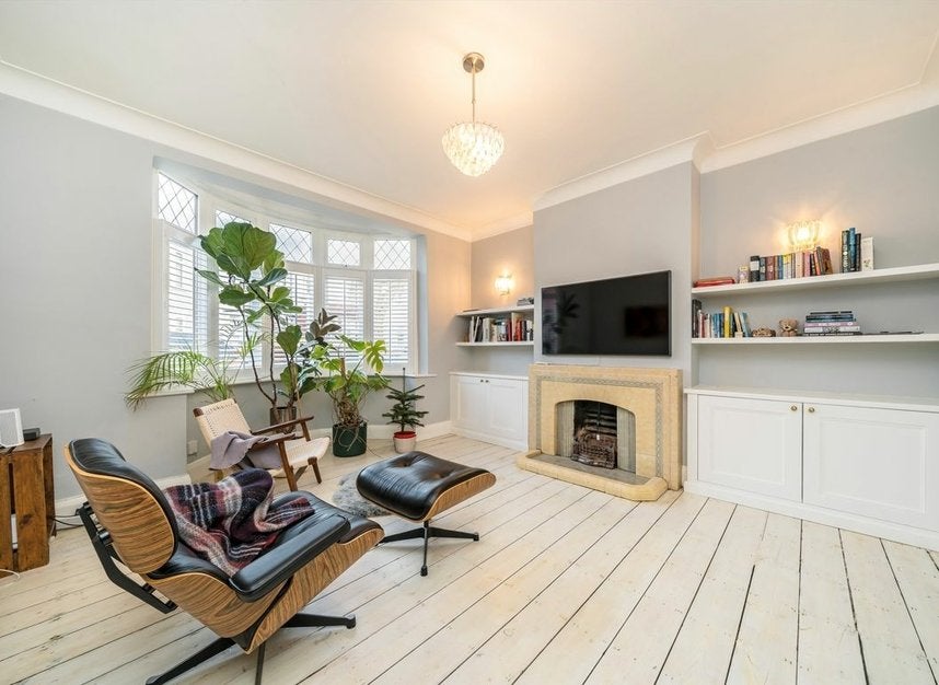 Flat Maclean Road in Greater London