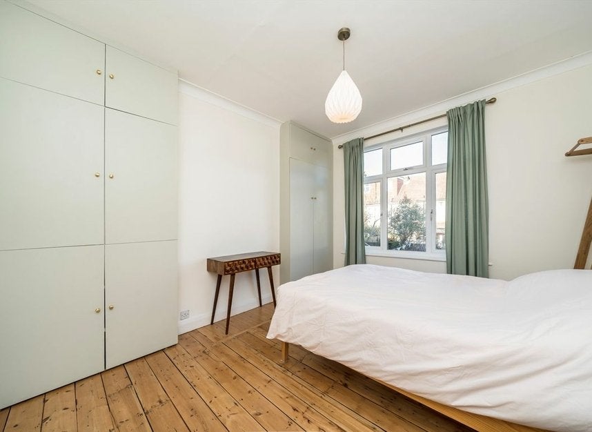 Flat Maclean Road in Greater London