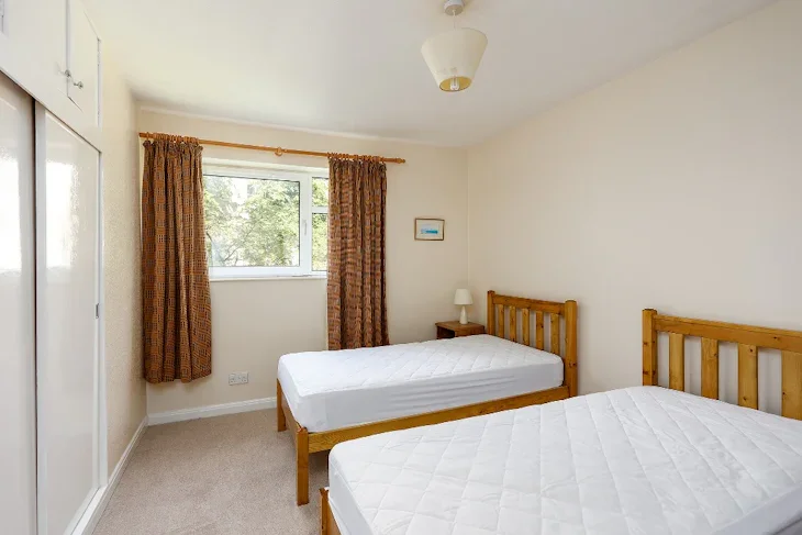 Flat Falcon Court in City of Edinburgh