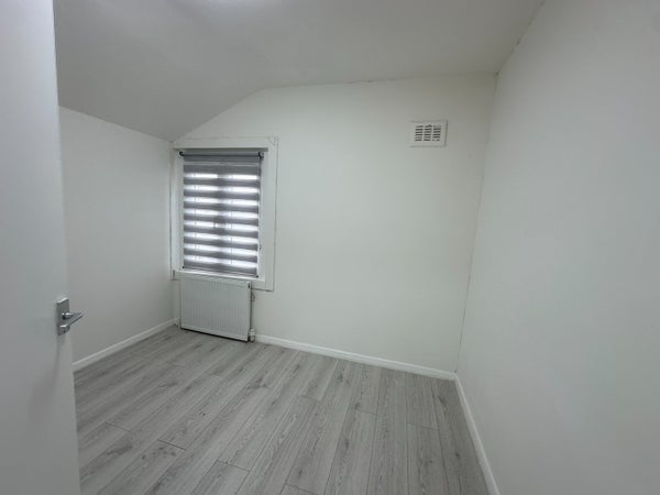 Flat Tuam Road in London