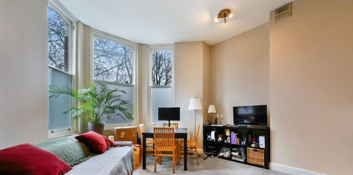 Flat Christchurch Road in Greater London
