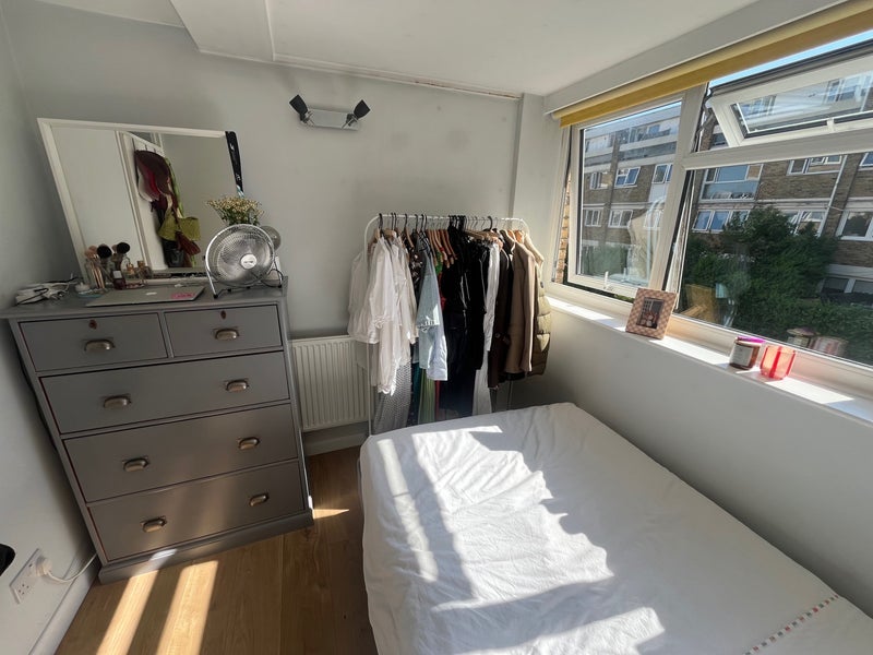 Room St Peter's Way in Greater London
