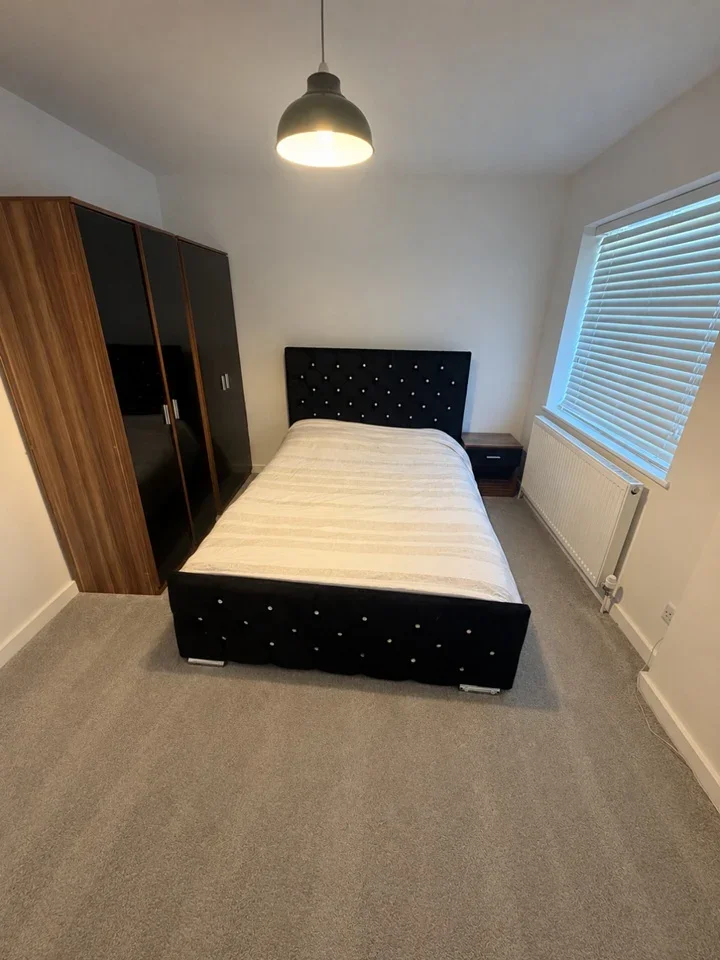 Room Saxonbury Avenue in Borough of Spelthorne