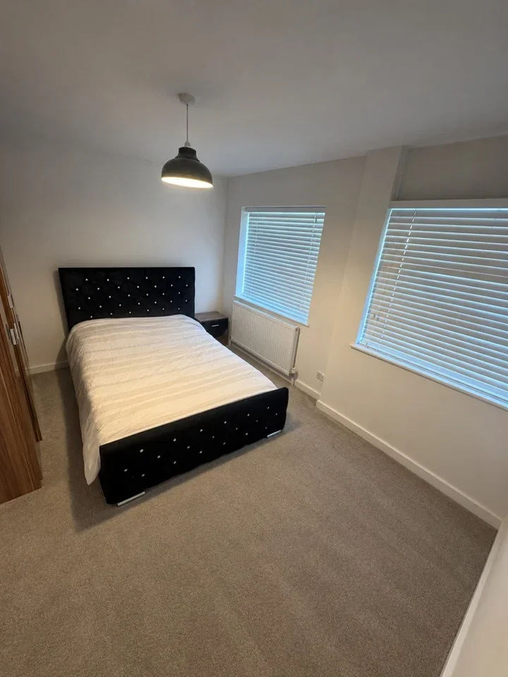 Room Saxonbury Avenue in Borough of Spelthorne