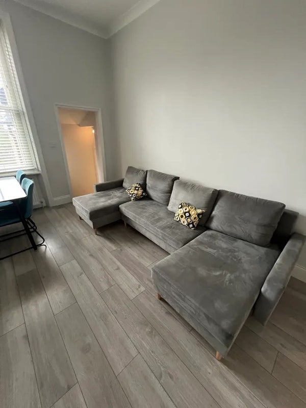 Flat Plympton Road in Greater London