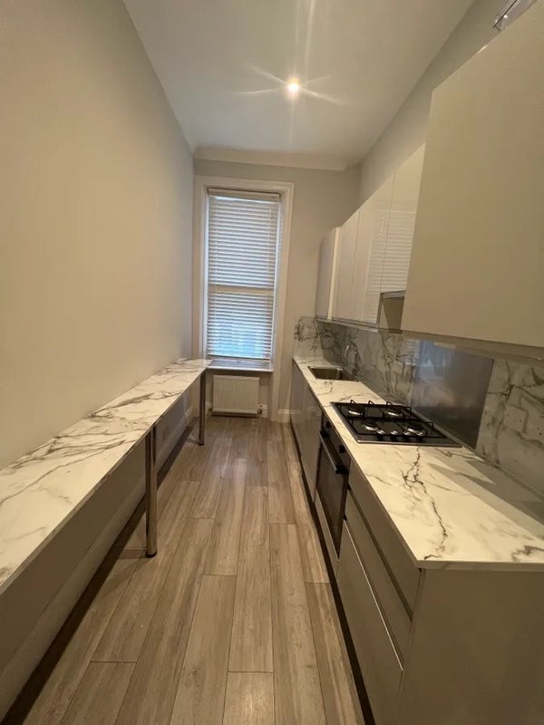 Flat Plympton Road in Greater London