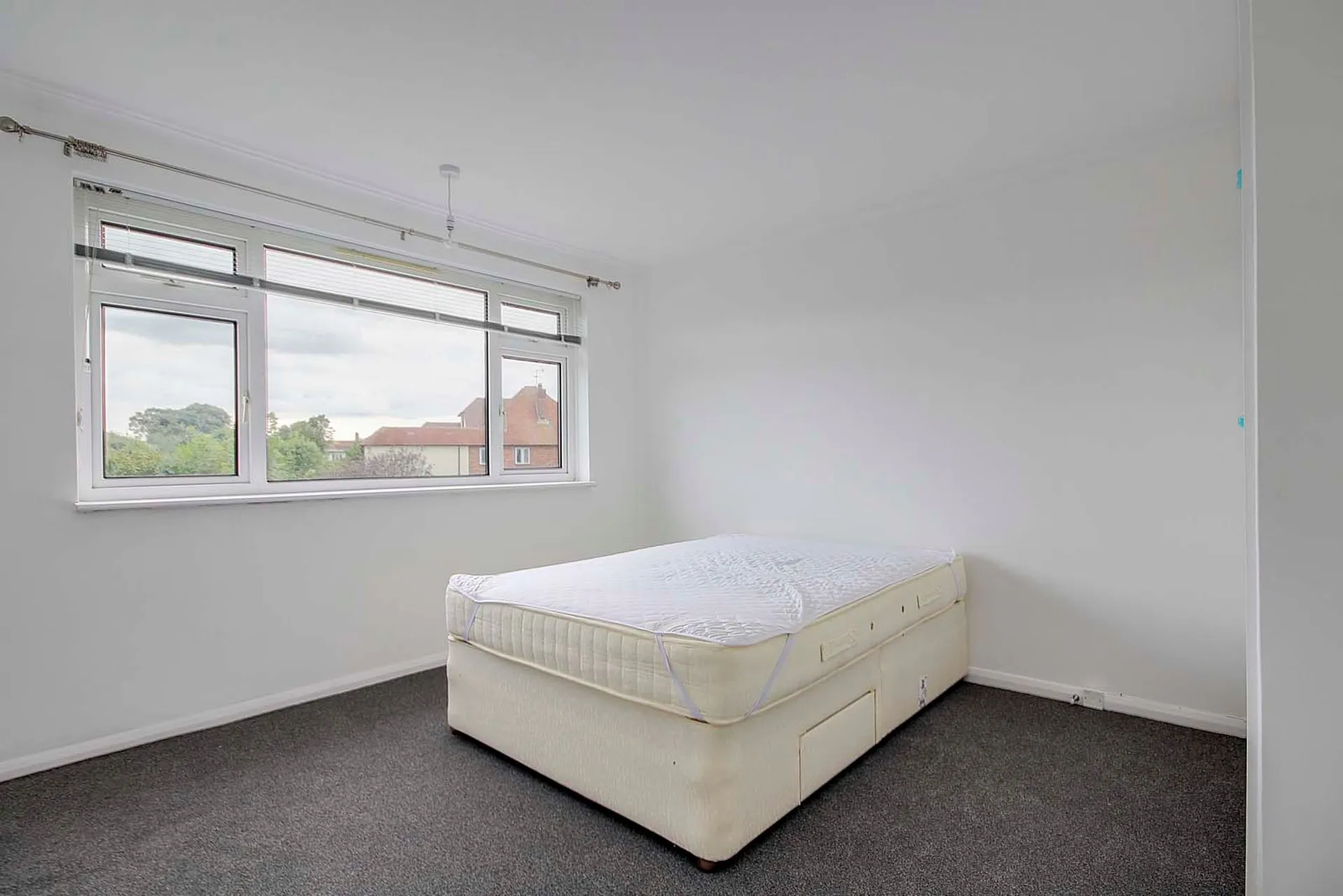 Flat Seaview Road in Arun