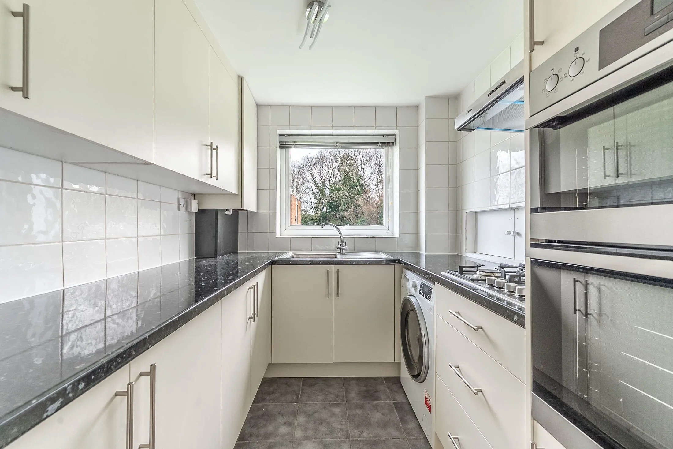 Flat Fair Close in Hertsmere