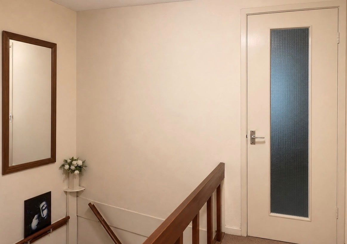 Room Mayfield Close in London