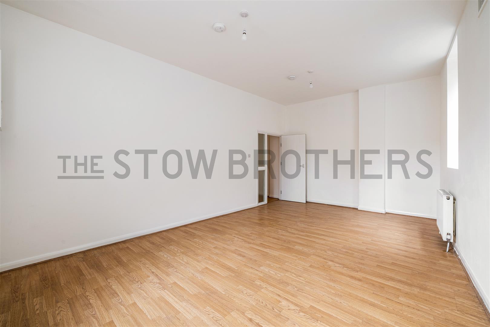 Flat Kingsland Road in Greater London