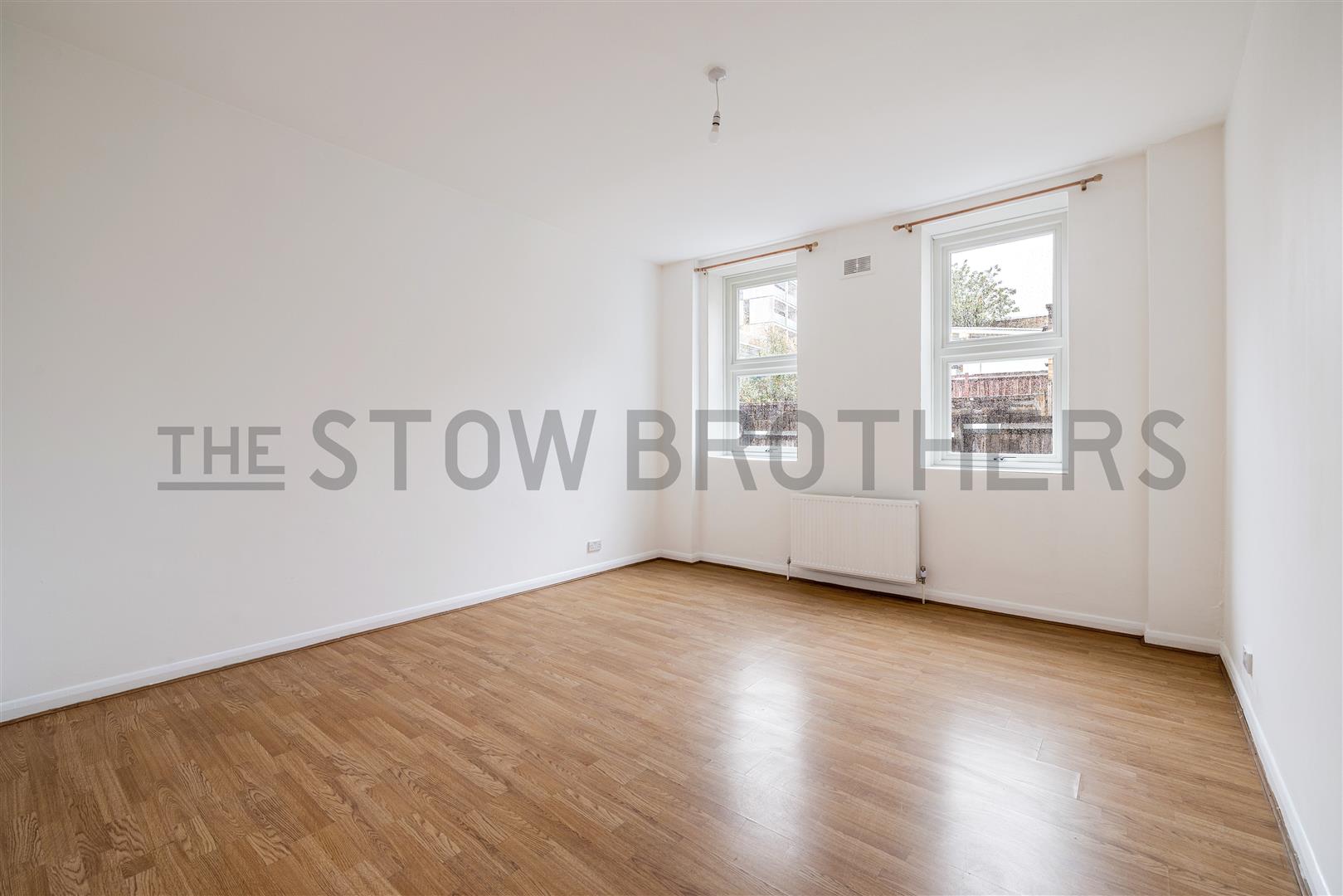 Flat Kingsland Road in Greater London