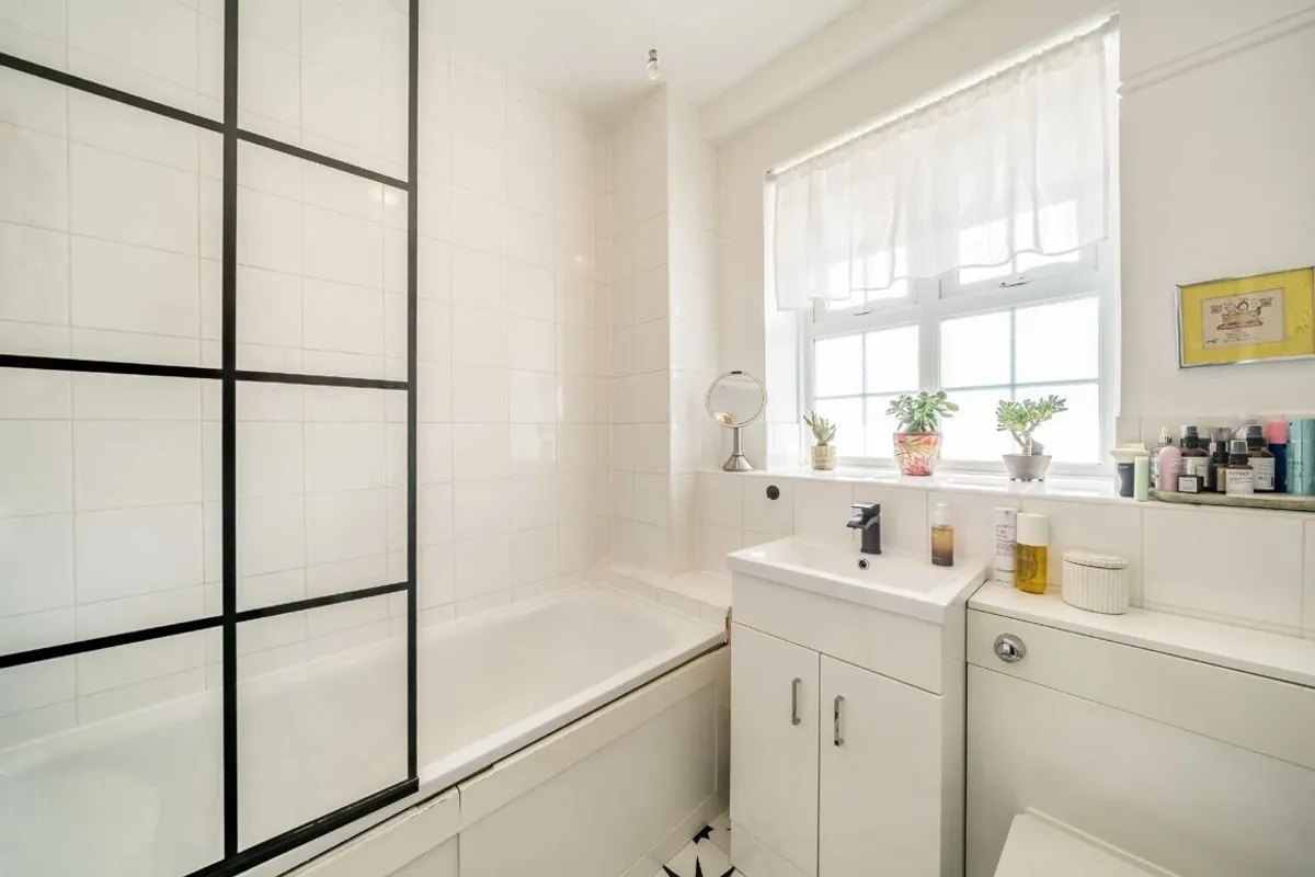 Flat Adare Walk in Greater London