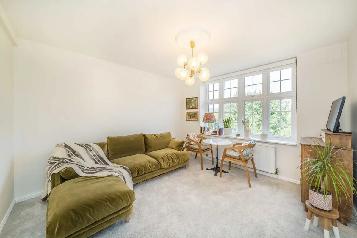 Flat Adare Walk in Greater London